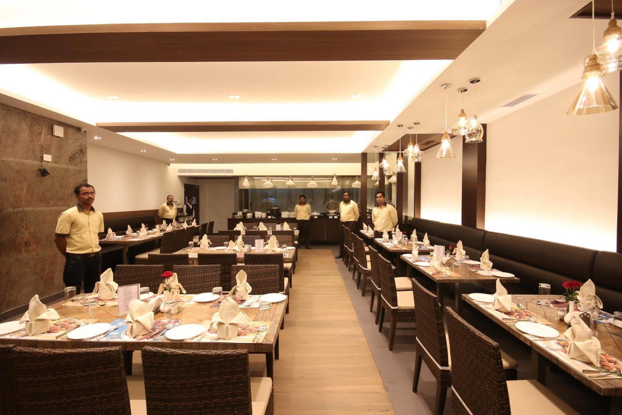Khanna Fiesta Vellore Esterno foto